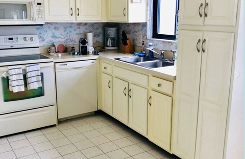 Indian Rocks Beach Apartment | Beautiful Beach Front Gulf Condo