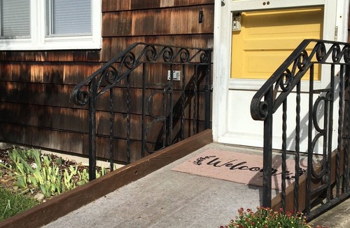 Waterford Cottage | Beautiful Beach and Cozy Cottage for Off-Season Beach Getaway. Discounted Rates!