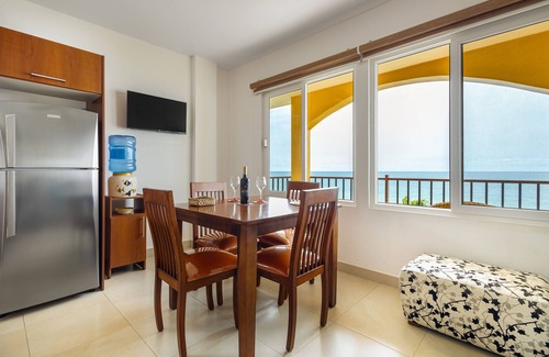 Manta Apartment | Beautiful Beachfront 2-bedroom Apartment with Pool