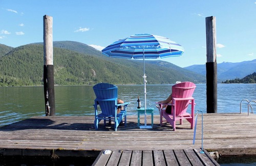 Nelson Cabin | Beautiful Beach front cottage near Nelson, BC