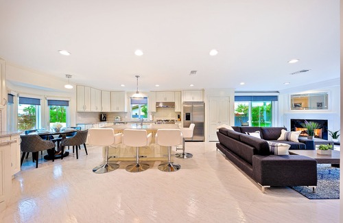 Olde Carlsbad House | Beautiful Beach Getaway, Water Views, Walk to Ocean + Dining