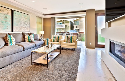 West Newport House | Beautiful Beach Home, Rooftop Hot Tub w/ Amazing Views - Steps to Sand