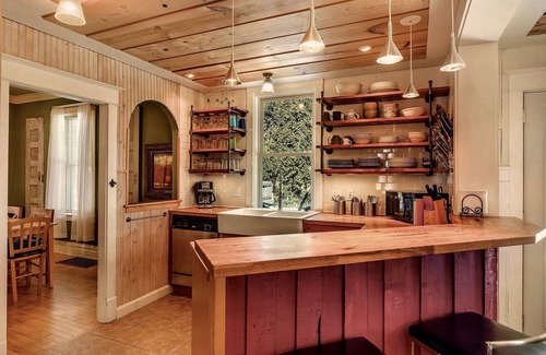 Park Point House | Beautiful Beach House & Cottage on Park Point, Short Beach Walk To Canal Park