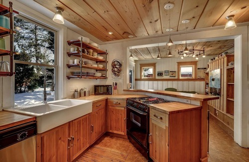 Park Point House | Beautiful Beach House & Cottage on Park Point, Short Beach Walk To Canal Park
