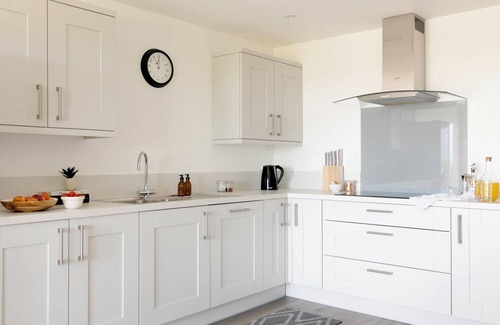 Nefyn House | Beautiful beach side homes sleeping 16 guests with a Hot Tub