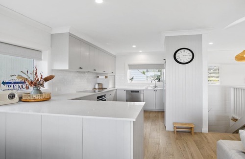 North Avoca House | Beautiful beach views in popular North Avoca location