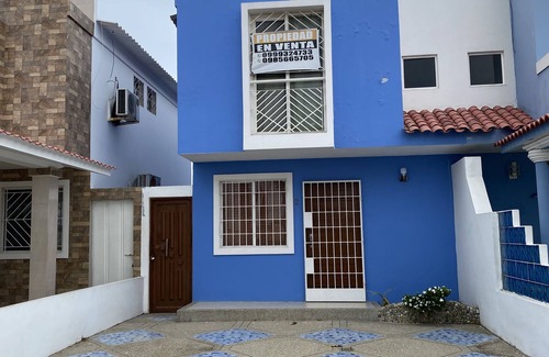 Salinas House | Beautiful beachfront house in Ballenita in a closed community