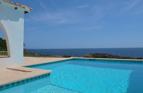 Cala Serena Villa | Beautiful Beachfront Villa with private pool, free WIFI and air conditioning
