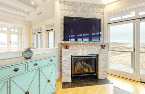 Wellfleet House | Beautiful Beachfront Five Bedroom Home