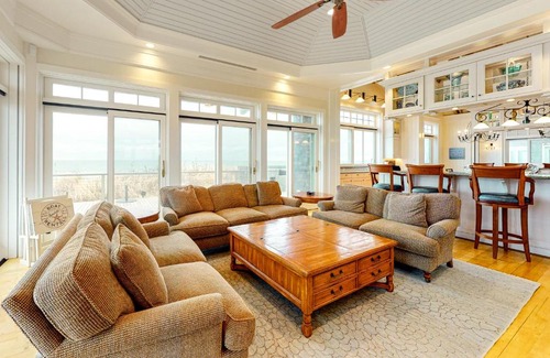 Wellfleet House | Beautiful Beachfront Five Bedroom Home