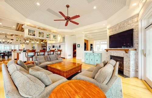 Wellfleet House | Beautiful Beachfront Five Bedroom Home