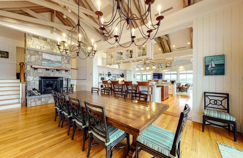 Wellfleet House | Beautiful Beachfront Five Bedroom Home
