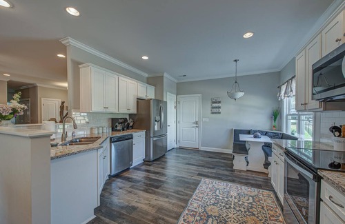 Belmont House | Beautiful Belmont - 4 Bedroom House on Large Fully Fenced Lot