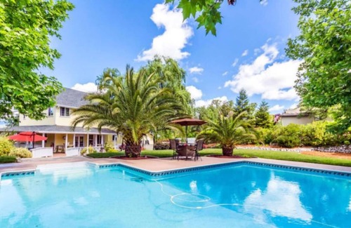Columbia House | Beautiful Bethel Retreat LUXURY home ~ Very close Bethel only one mile away❤️
