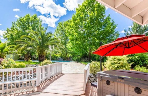 Columbia House | Beautiful Bethel Retreat LUXURY home ~ Very close Bethel only one mile away❤️