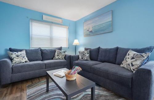 Surfside Beach Apartment | Beautiful Blue Ocean Condo