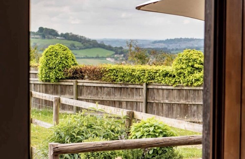 Rudloe Apartment | Beautiful Box Hill Lodge