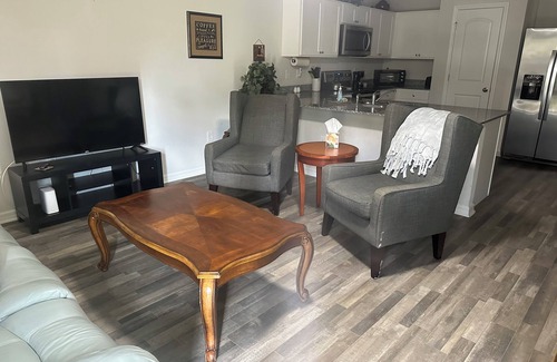 Indian Trails House | Beautiful Bracken Lane Bungalow