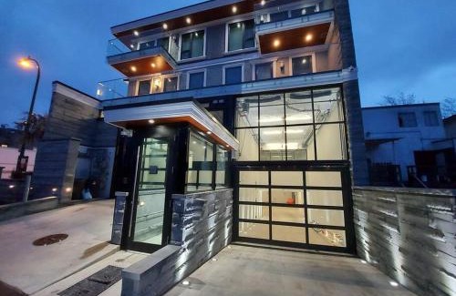 Vancouver South Apartment | Beautiful Bright 3 Bed Townhouse