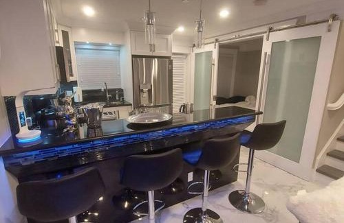 Vancouver South Apartment | Beautiful Bright 3 Bed Townhouse