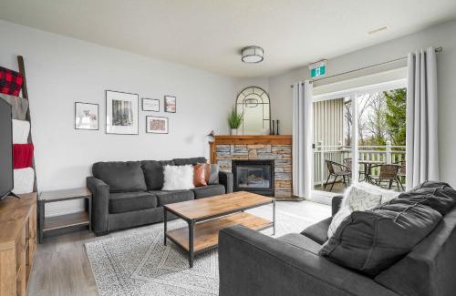 The Blue Mountains House | Beautiful & Bright 3 Bed Townhome Near Village