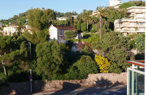 Cannes La Bocca Apartment | Beautiful bright apartment 2 rooms 40 m2 to 80 m from the beach, sea view