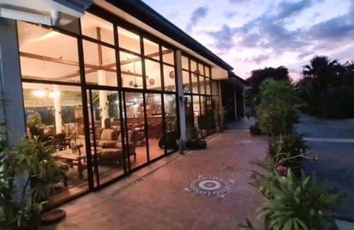 Cha-am House | Beautiful bungalow with shared outdoor pool and 2km from the beach