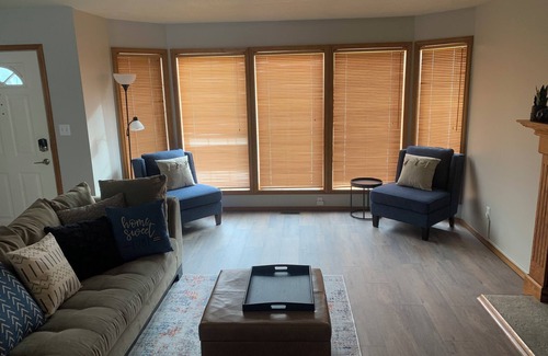 Burley House | Beautiful Burley Home Sweet Home! King Bed!