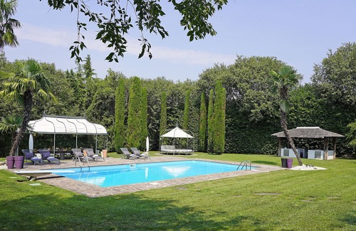 Monte Villa | Beautiful Country Estate with large garden, private pool, AC, 6 bedrooms, beside golf course