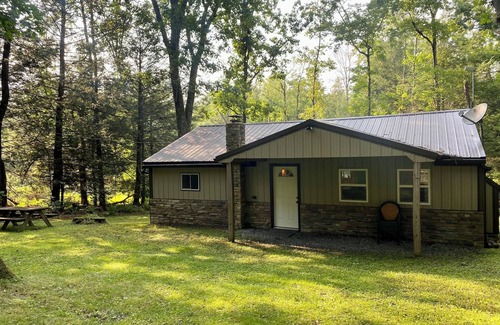 Centre Hall Cabin | Beautiful cabin 11 miles from Beaver Stadium. Enjoy an unplugged PSU weekend.