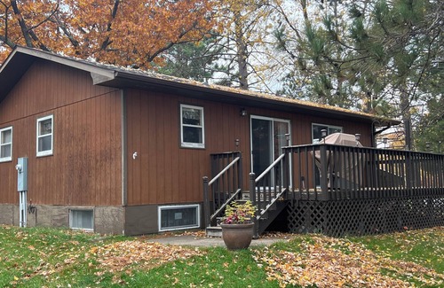 McGregor Cabin | Beautiful Cabin at Round Lake Resort - Brown Cabin