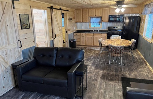 McGregor Cabin | Beautiful Cabin at Round Lake Resort - Red Cabin