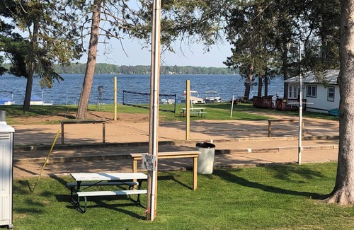 McGregor Cabin | Beautiful Cabin at Round Lake Resort- White Cabin