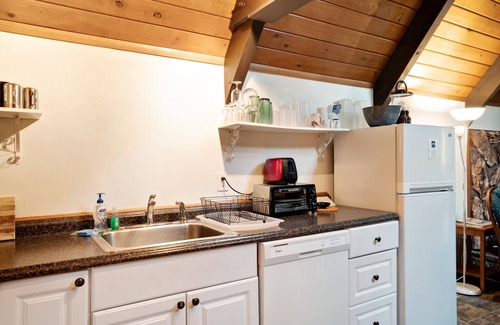 Baring Cabin | Beautiful cabin in the woods with river access & a private hot tub
