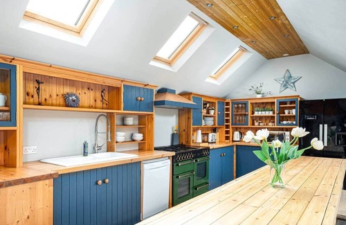 Upton Cheyney House | Beautiful cabin nr Bath w/heated swimming pool