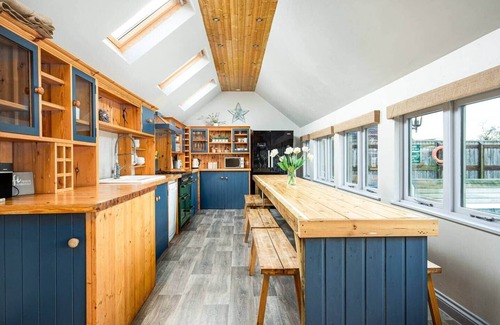 Upton Cheyney House | Beautiful cabin nr Bath w/heated swimming pool