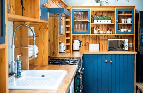 Upton Cheyney House | Beautiful cabin nr Bath w/heated swimming pool