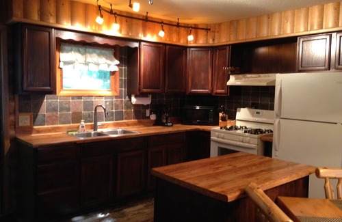 Eagle River Cabin | Beautiful Cabin on the Inland Chain of 28 beautiful Lakes . n