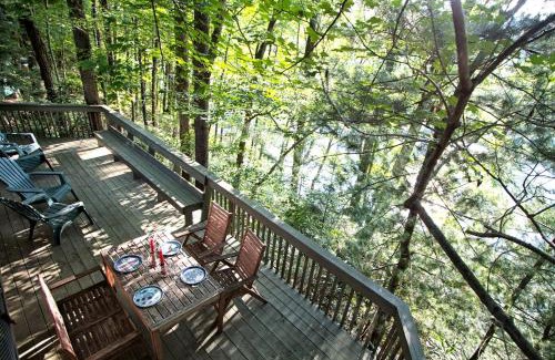 Confluence House | Beautiful Cabin with Hot Tub Surrounded by Trees in Confluence, Pennsylvania