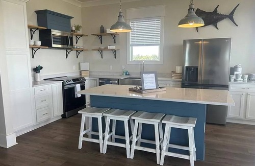 Hackberry House | Beautiful camp in Angler Bay! Come enjoy the best of Hackberry.