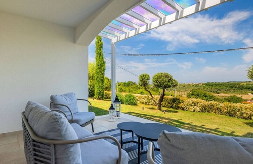 Momjan Villa | Beautiful Casa Garden Contesses in Momjan