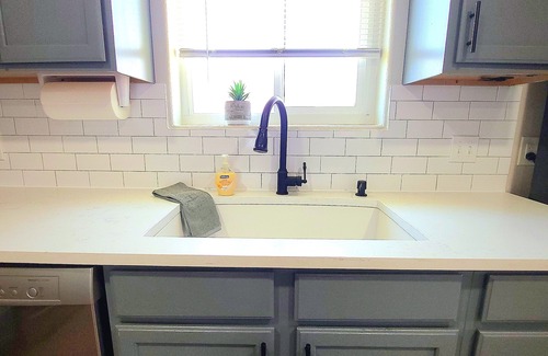 Page House | Beautiful Casita, Pet Friendly, Full RV Hookups & Boat Parking