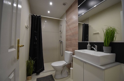 Nepszinhaz negyed Condo | Beautiful central 4 bedroom/4 bathroom