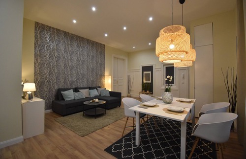 Nepszinhaz negyed Condo | Beautiful central 5 bedroom/5 bathroom