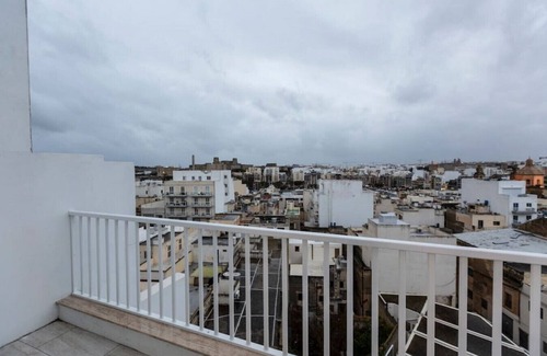 Msida Apartment | Beautiful Central Penthouse 1BR