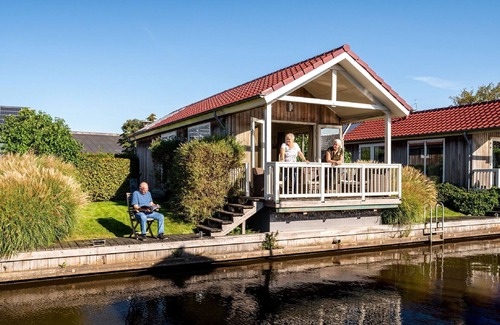 Akkrum Ski Chalet | Beautiful chalet with sauna and right on the water