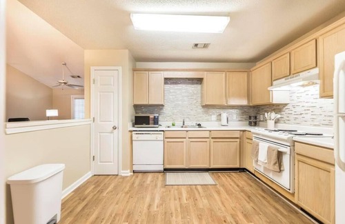 Macon House | Beautiful, Chic and Cozy Pet-Friendly Home Conveniently Located to Everything!