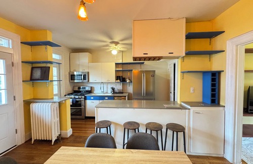 Park View House | Beautiful Classic Entire House 4-Bedrooms with Parking
