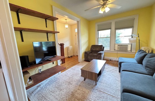 Park View House | Beautiful Classic Entire House 4-Bedrooms with Parking