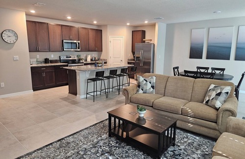 Plant City House | Beautiful, clean, NEW BUILD 4 bedroom home w/pond view near Tampa/Orlando